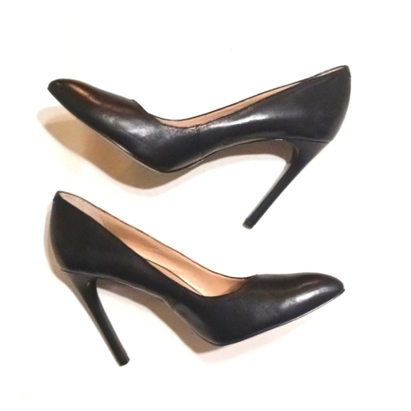 Pour La Victoire Classic Black Leather Pump Women's size 9 - Picture 1 of 10